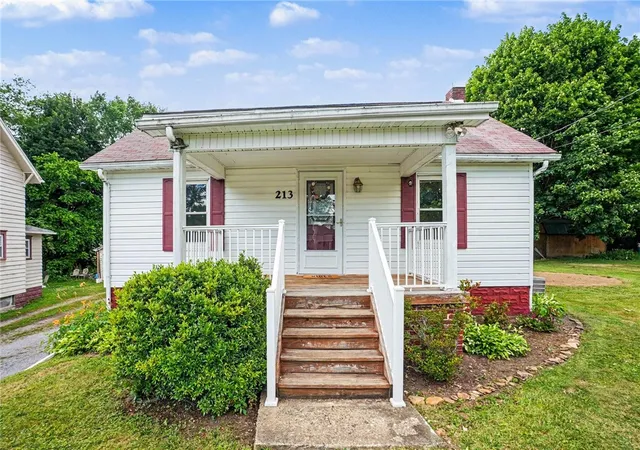 2nd image of 213 Morrison Ave, Perry Twp, PA 16117 | MLS# 1761152