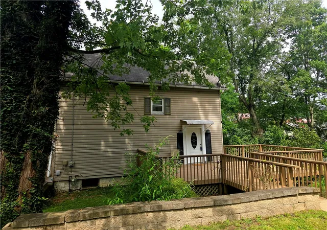 3rd image of 1115 W Penn St, Butler, PA 16001 | MLS# 1761143