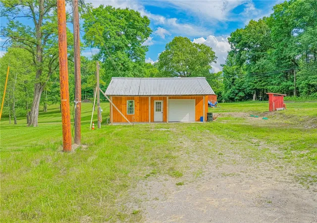 Photo 3 of Single family home for sale at 325 Oakdale Rd, Darlngtn Twp, PA 16115 | MLS# 1761216 | Listing updated on 2026-07-27