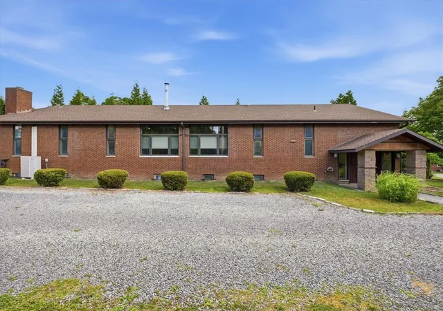 Photo 1 of Single family home for sale at 35 Coraopolis Rd, Coraopolis, PA 15108 | MLS# 1761121 | Listing updated on 2026-07-09