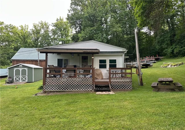 Homes for sale in Brady's Bend Twp, PA | 129 Old Farm Ln, Brady's Bend Twp, PA 16028 | MLS# 1761187