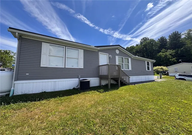 3rd image of 33 High View Dr, Donegal, PA 15628 | MLS# 1761167