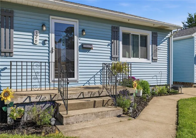 Homes for sale in Economy, PA | 129 Anne St, Economy, PA 15005 | MLS# 1761025
