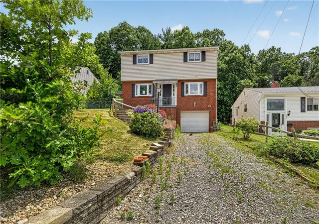 Photo 2 of Single family home for sale at 1025 Catherine Dr, Conway, PA 15027 | MLS# 1759282 | Listing updated on 2026-10-08