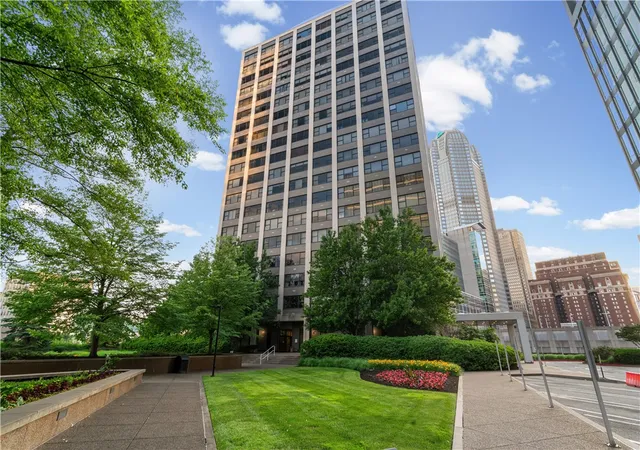 Homes for sale in Downtown Pgh, PA | 112 Washington Pl #18J, Downtown Pgh, PA 15219 | MLS# 1761330