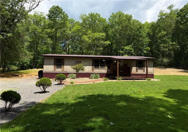 1st image of 934 W Sunbury Rd, West Sunbury, PA 16061 | MLS# 1761335