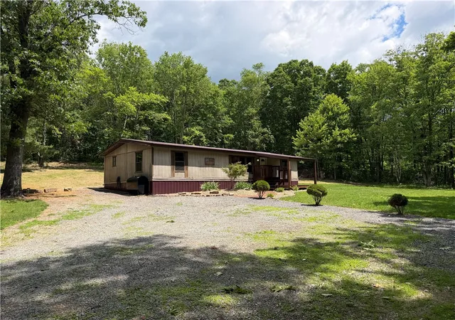 2nd image of 934 W Sunbury Rd, West Sunbury, PA 16061 | MLS# 1761335