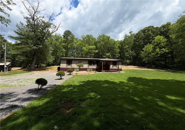 Photo 4 of Manufactured home for sale at 934 W Sunbury Rd, West Sunbury, PA 16061 | MLS# 1761335 | Listing updated on 2026-06-23