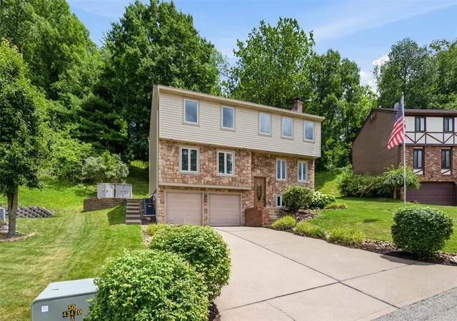 Homes for sale in Robinson Twp, PA | 18 Kohleen Dr, Robinson Twp, PA 15136 | MLS# 1760912