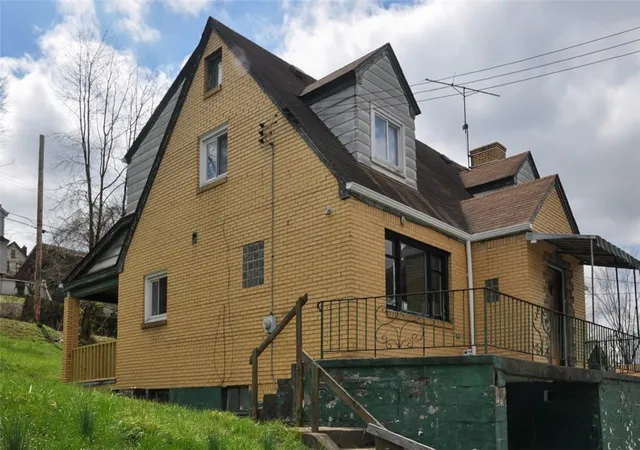 Homes for sale in Mc Keesport, PA | 2912 Freeland Str, Mc Keesport, PA 15132 | MLS# 1761149