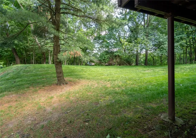 Homes for sale in Ross Twp, PA | 221 Woodbridge Ct, Ross Twp, PA 15237 | MLS# 1761060