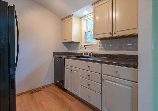 Homes for sale in Ross Twp, PA | 221 Woodbridge Ct, Ross Twp, PA 15237 | MLS# 1761060