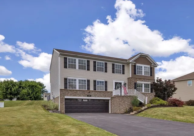 3rd image of 130 Naughton Cir, Forward Twp, PA 16033 | MLS# 1760707