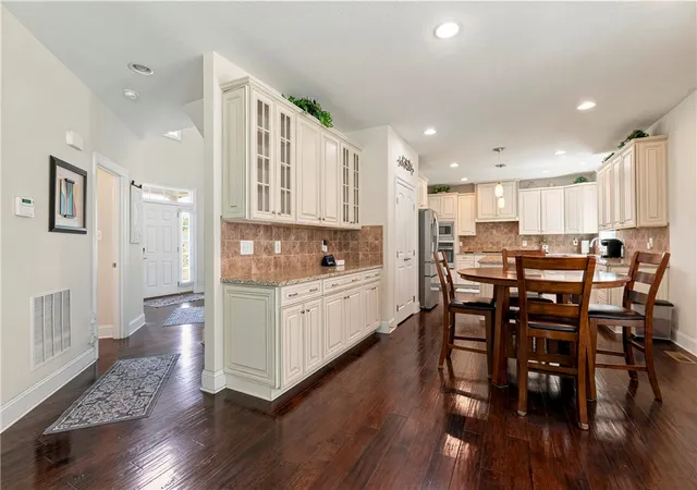 Photo 4 of Single family home for sale at 106 Victoria Ct, Mc Kees Rocks, PA 15136 | MLS# 1761215 | Listing updated on 2026-07-25