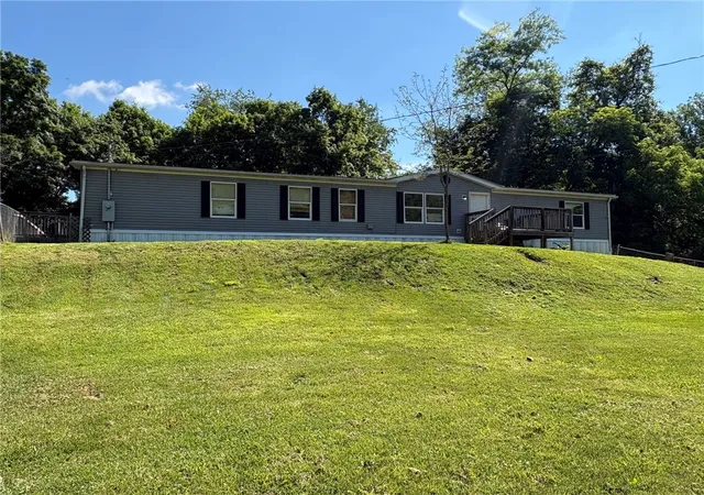 3rd image of 1476 S Eighty Eight Rd, Greensboro, PA 15338 | MLS# 1761431
