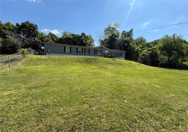 4th image of 1476 S Eighty Eight Rd, Greensboro, PA 15338 | MLS# 1761431