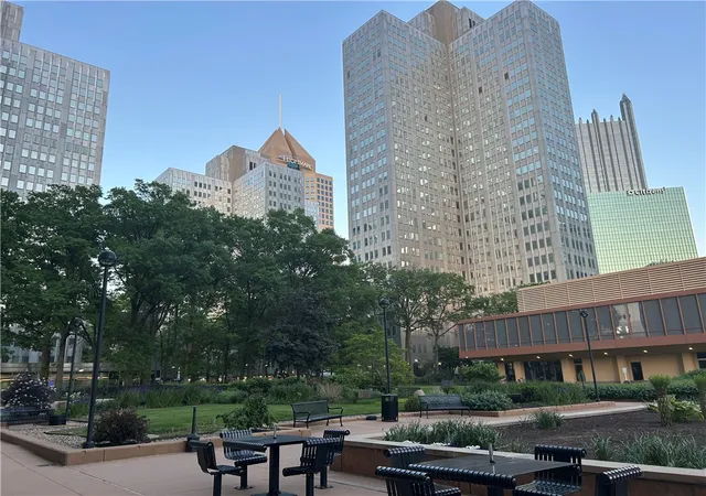 Homes for sale in Downtown Pgh, PA | 320 Fort Duquesne Blvd #7G, Downtown Pgh, PA 15222 | MLS# 1760952