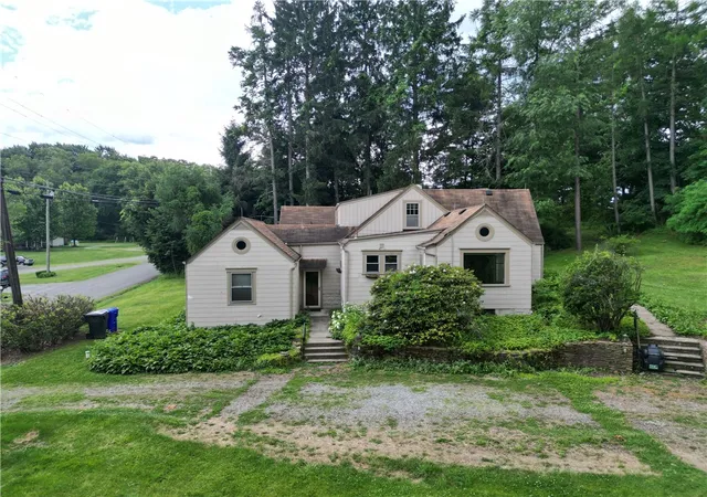 Homes for sale in Penn Twp, PA | 6216 Old Route 8, Penn Twp, PA 16002 | MLS# 1761493
