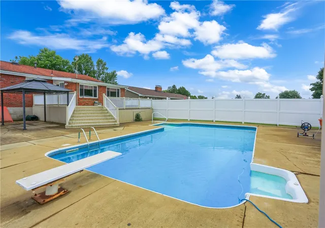 3rd image of 1505 Drespling Ln, New Castle, PA 16101 | MLS# 1761505