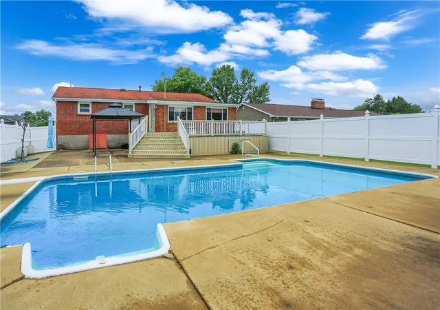 4th image of 1505 Drespling Ln, New Castle, PA 16101 | MLS# 1761505