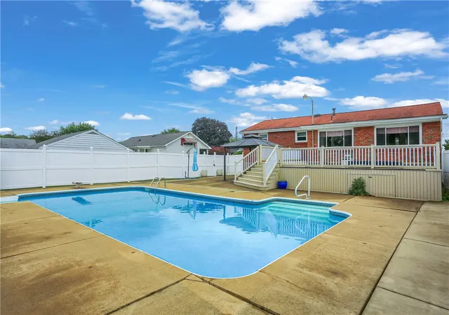 5th image of 1505 Drespling Ln, New Castle, PA 16101 | MLS# 1761505