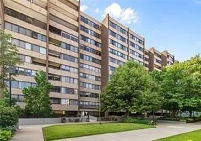 2nd image of 750 Washington Rd #1106, Mt Lebanon, PA 15228 | MLS# 1761525