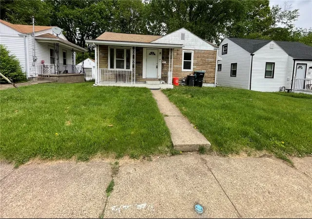 Homes for sale in Aliquippa, PA | 141 Carroll St, Aliquippa, PA 15001 | MLS# 1761539