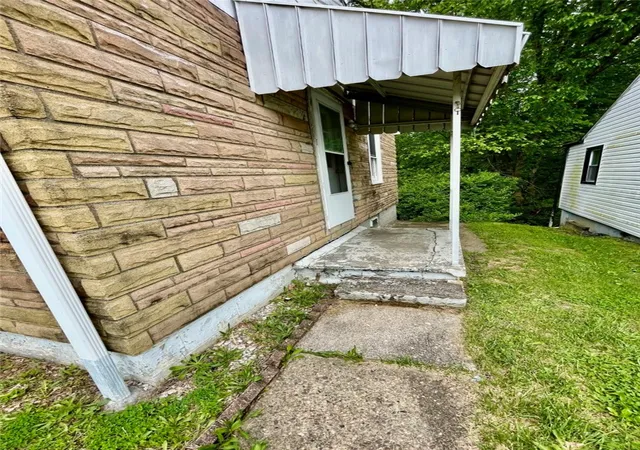 Homes for sale in Aliquippa, PA | 141 Carroll St, Aliquippa, PA 15001 | MLS# 1761539