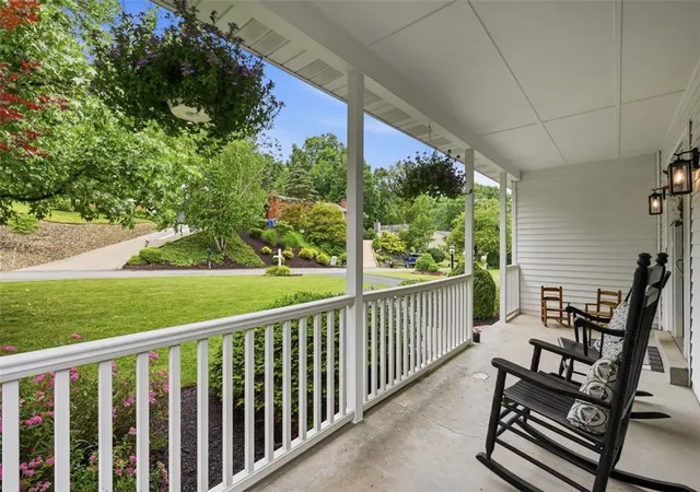 3rd image of 164 Oakdale Dr, Zelienople Boro, PA 16063 | MLS# 1761338