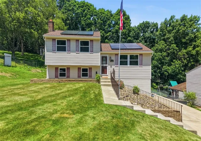 1st image of 728 Skyview Dr, Cranberry Twp, PA 16066 | MLS# 1761550