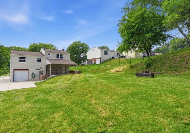 Photo 3 of Sale Pending at 728 Skyview Dr, Cranberry Twp, PA 16066 | MLS# 1761550 | Listing updated on 2026-08-02