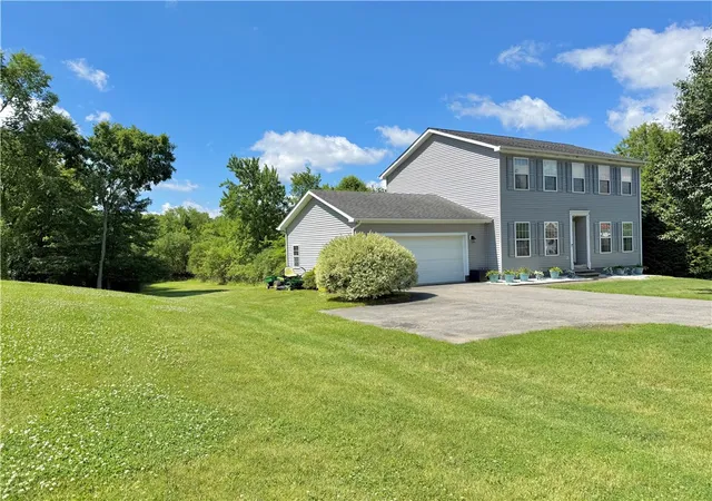 Homes for sale in Neshannock Twp, PA | 3745 Mitchell Rd, Neshannock Twp, PA 16105 | MLS# 1761543