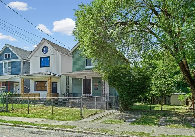 2nd image of 2012 Collingwood Ave, Swissvale, PA 15218 | MLS# 1761315