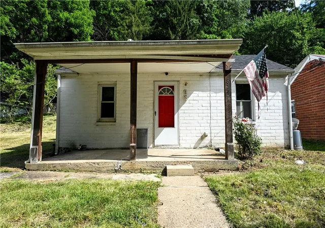 1st image of 854 Bocktown Rd, Moon/crescent Twp, PA 15046 | MLS# 1761492