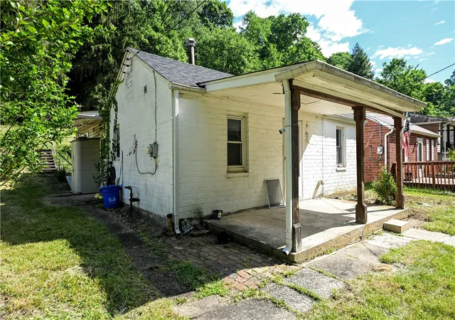 3rd image of 854 Bocktown Rd, Moon/crescent Twp, PA 15046 | MLS# 1761492