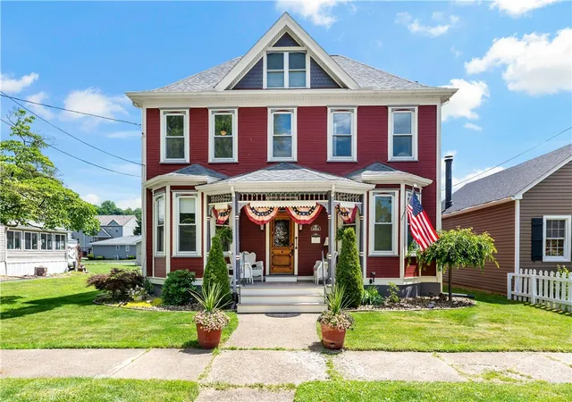 1st image of 1004 Market St, Bridgewater, PA 15009 | MLS# 1761342