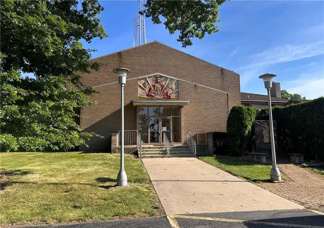 1st image of 33 Lewin Ln, Pittsburgh, PA 15235 | MLS# 1761680
