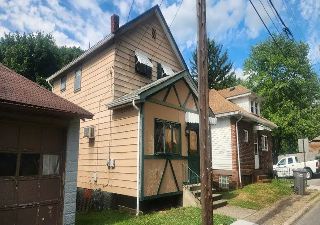 2nd image of 1202 Crescent Avenue, Ellwood City, PA 16117 | MLS# 1761681