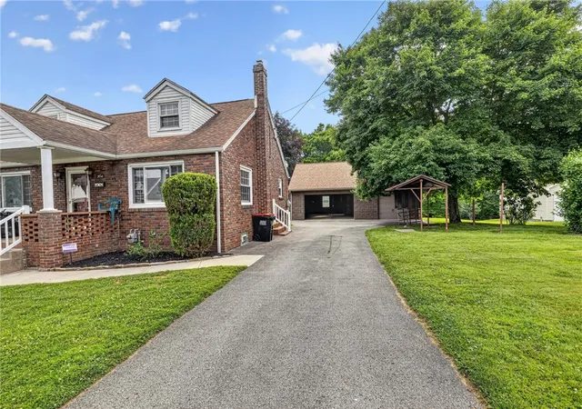 Homes for sale in New Castle, PA | 1424 Jackson Ave, New Castle, PA 16101 | MLS# 1761587