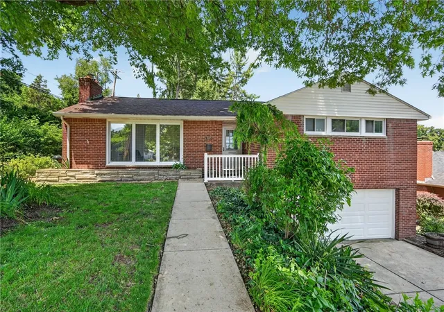 1st image of 385 Maplewood Dr, Mt Lebanon, PA 15243 | MLS# 1761365