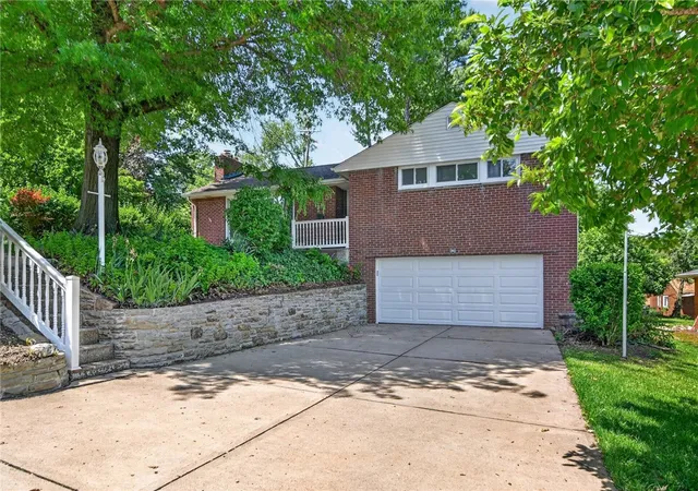 27th image of 385 Maplewood Dr, Mt Lebanon, PA 15243 | MLS# 1761365