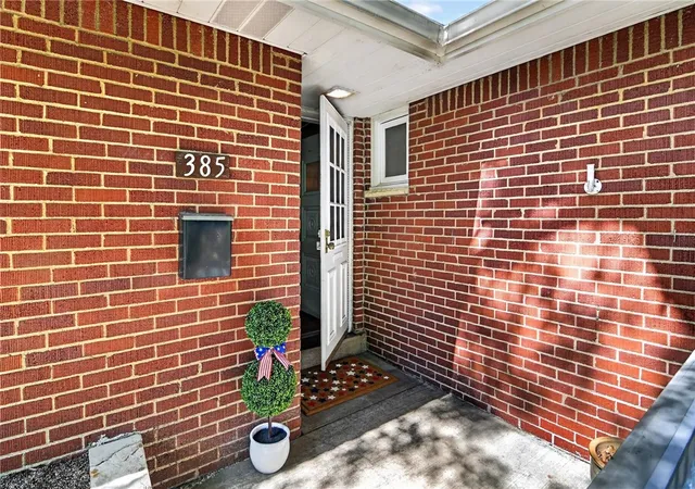 2nd image of 385 Maplewood Dr, Mt Lebanon, PA 15243 | MLS# 1761365