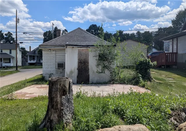 Homes for sale in East Franklin Twp, PA | 101 Hilltop Dr, East Franklin Twp, PA 16201 | MLS# 1761723