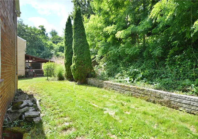 Photo 3 of Single family home for sale at 1056 Lindberg Ave, Homestead, PA 15120 | MLS# 1761765 | Listing updated on 2026-06-25