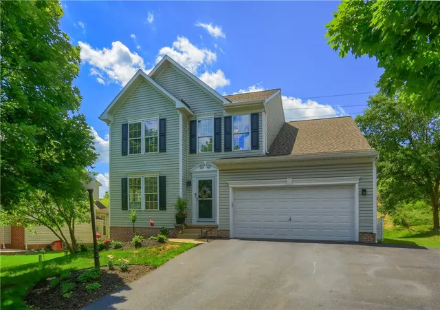 Homes for sale in Franklin Park, PA | 1821 Pioneer Dr, Franklin Park, PA 15143 | MLS# 1761572