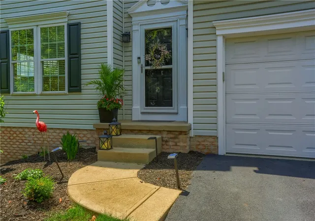 Homes for sale in Franklin Park, PA | 1821 Pioneer Dr, Franklin Park, PA 15143 | MLS# 1761572