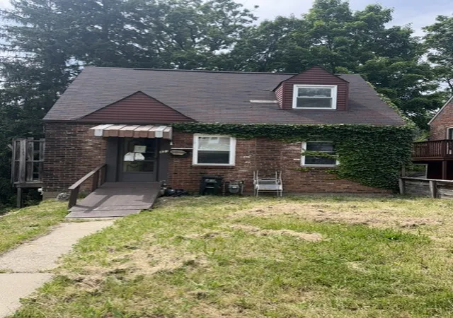 Homes for sale in Brentwood, PA | 321 Lawnwood Avenue, Brentwood, PA 15227 | MLS# 1761821