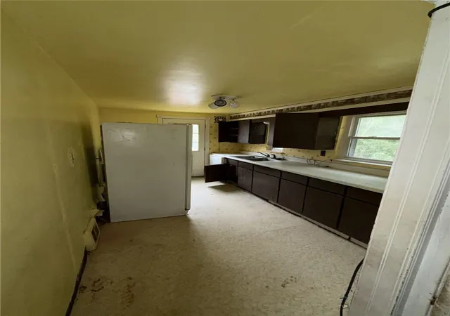 Homes for sale in Brentwood, PA | 321 Lawnwood Avenue, Brentwood, PA 15227 | MLS# 1761821