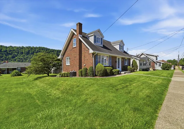 Photo 3 of Single family home for sale at 526 Lincoln Ave, Springdale Boro, PA 15144 | MLS# 1761837 | Listing updated on 2026-08-04