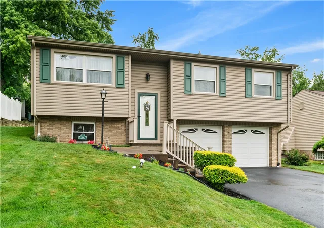 1st image of 204 Manor Dr, Pleasant Hills, PA 15236 | MLS# 1761164